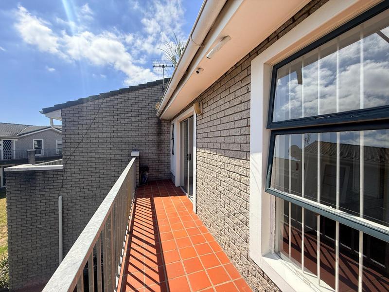 2 Bedroom Property for Sale in Oakglen Western Cape